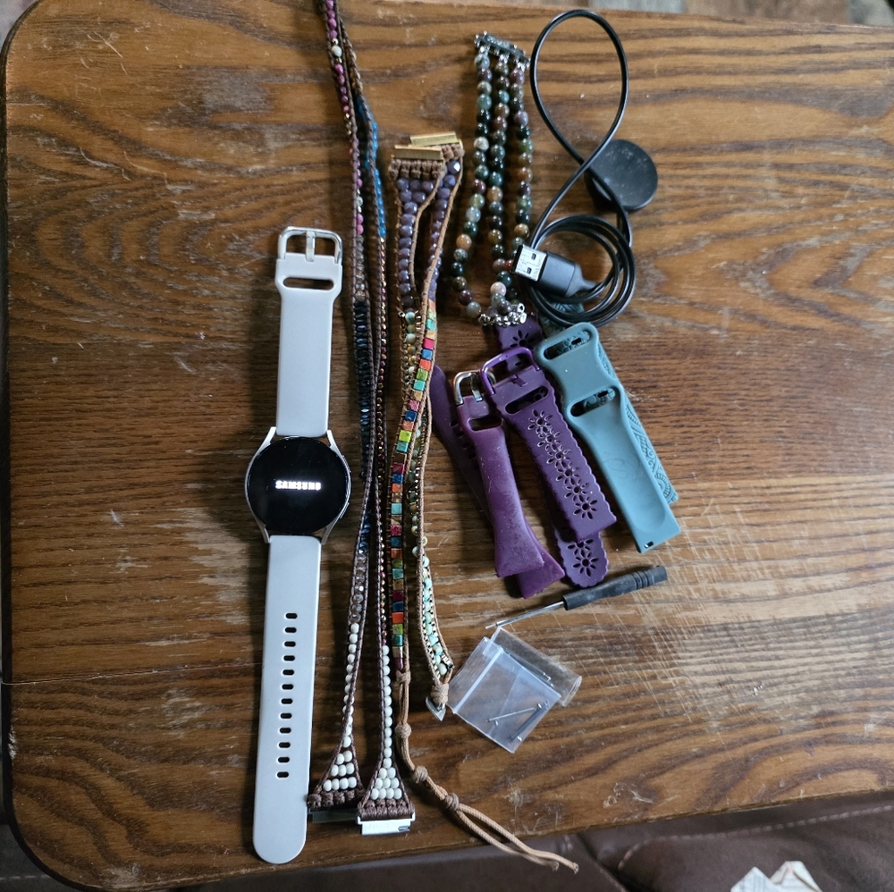 Samsung Smartwatch with Accsessories